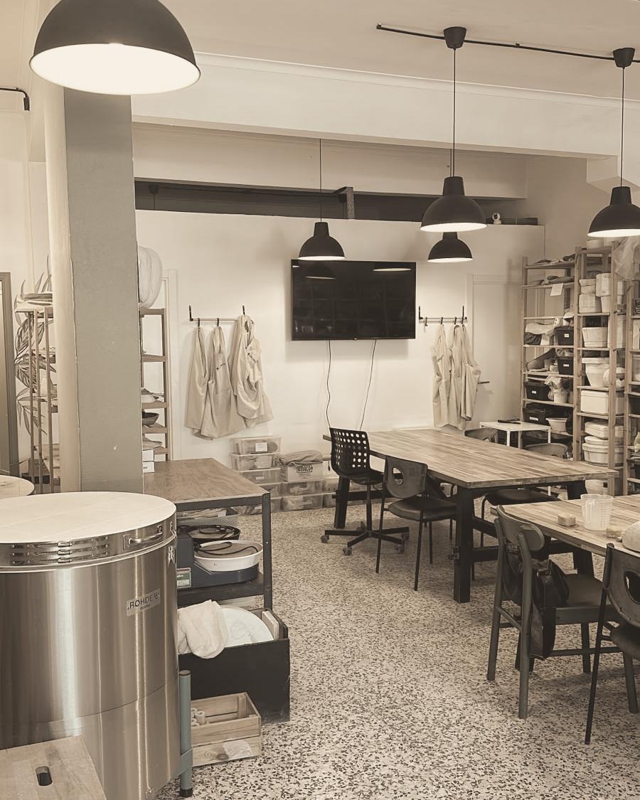 Atelier da Ceramista Shop: mesas de trabalho, candeeiros e forno